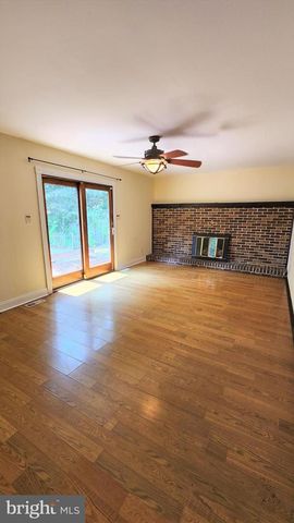 408 DEPTFORD RD, Glassboro, NJ 08028