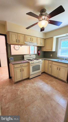 408 DEPTFORD RD, Glassboro, NJ 08028