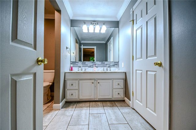 2425 Westlawn Drive, Kettering, OH 45440