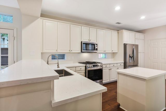 76 Piper Trace, The Woodlands, TX 77381