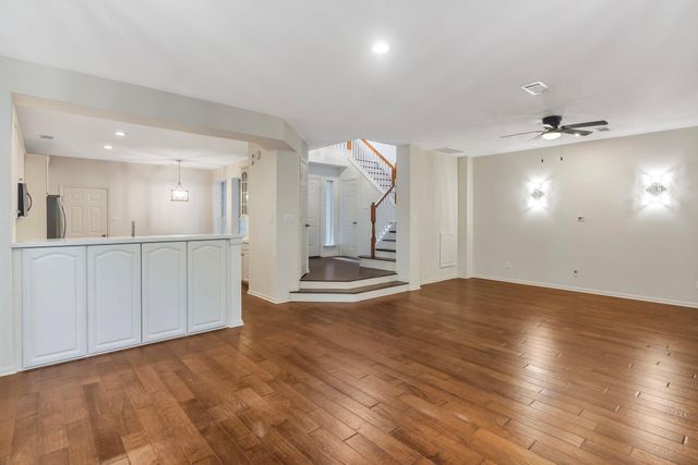 76 Piper Trace, The Woodlands, TX 77381