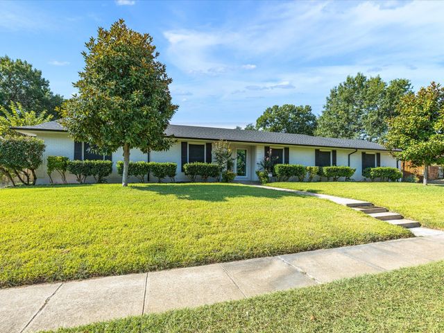 1318 Brook Valley Lane, Dallas, TX 75232