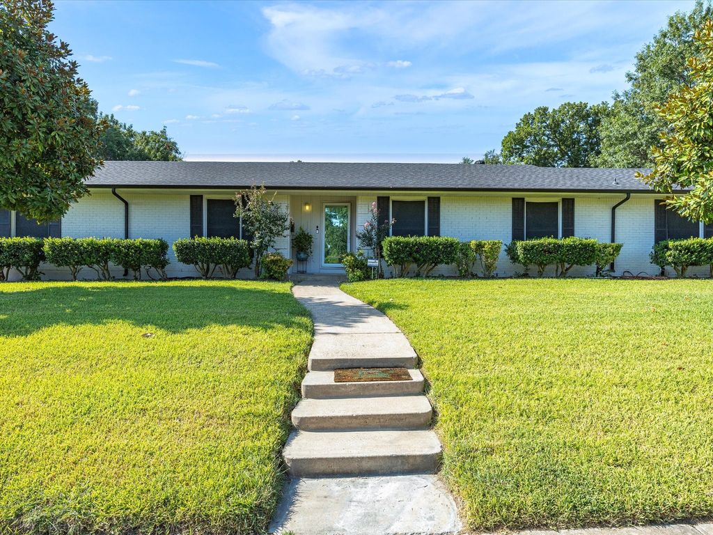 1318 Brook Valley Lane, Dallas, TX 75232