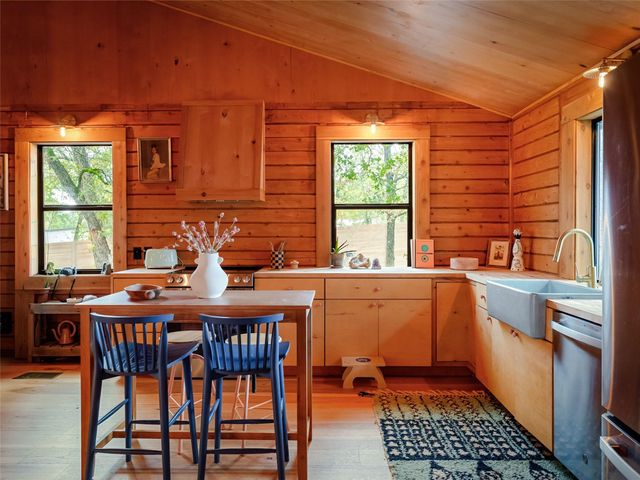 127 Marina RD, Smithville, TX 78957