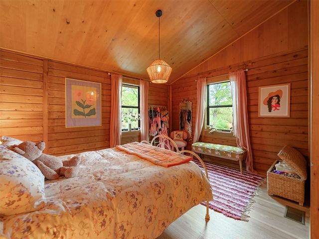 127 Marina RD, Smithville, TX 78957