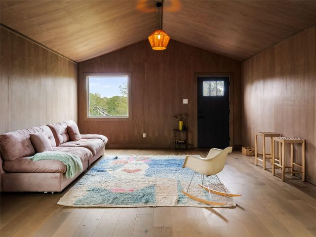 127 Marina RD, Smithville, TX 78957