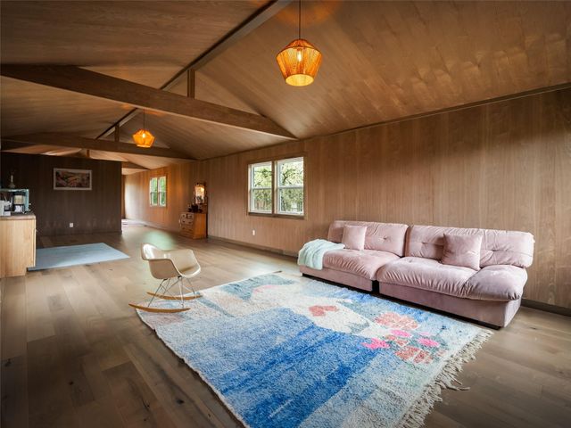 127 Marina RD, Smithville, TX 78957