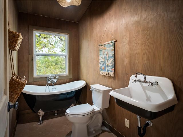 127 Marina RD, Smithville, TX 78957