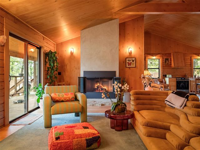 127 Marina RD, Smithville, TX 78957