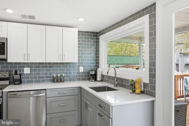 8329 BAYSIDE RD, Chesapeake Beach, MD 20732
