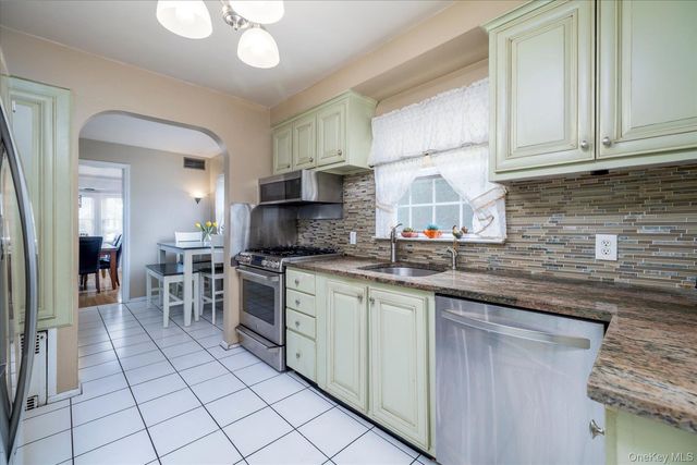 123 Centre Avenue, East Rockaway, NY 11518