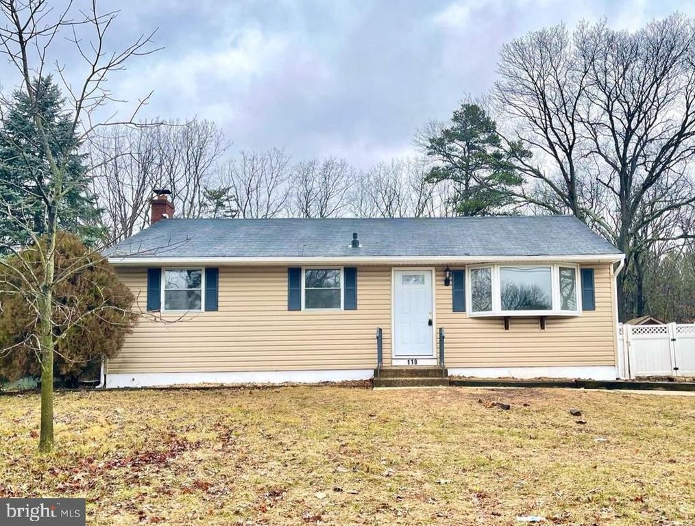 118 COUNTRY CLUB RD, Pine Hill, NJ 08021