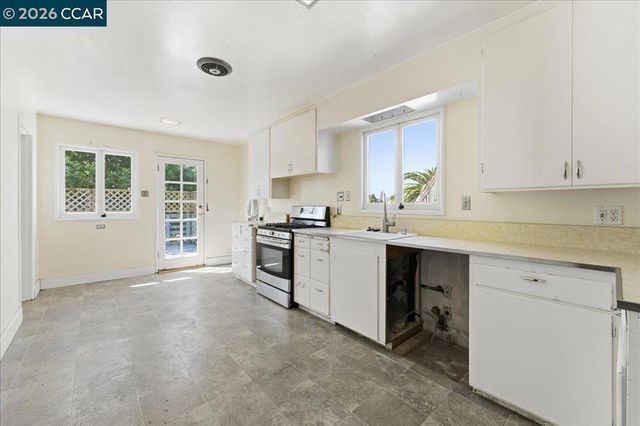 4113 Terrace St, Oakland, CA 94611