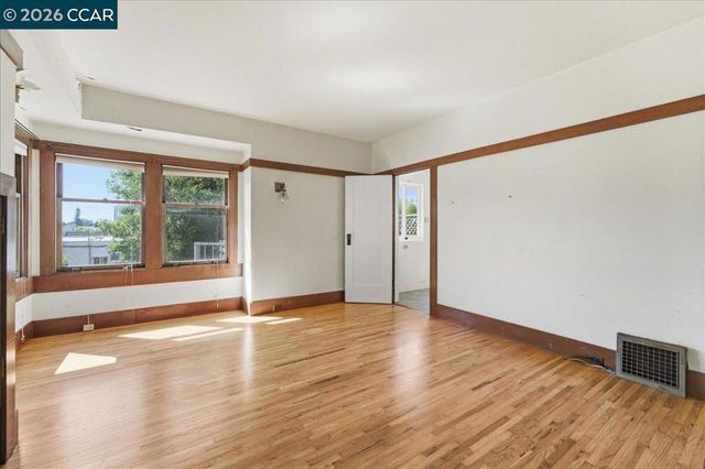 4113 Terrace St, Oakland, CA 94611