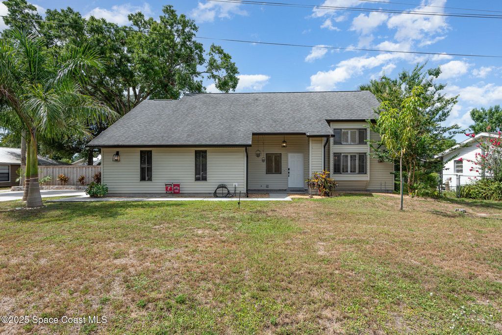 Image 2 of property listing at 7855 Olive Grove Avenue, West Melbourne, FL 32904