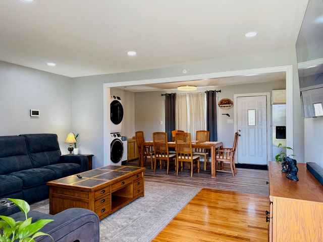 6906 W 91st Street, Bridgeview, IL 60455