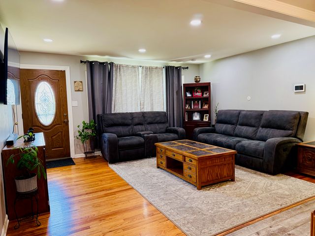 6906 W 91st Street, Bridgeview, IL 60455