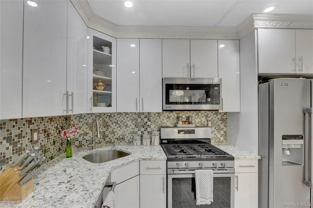 10749 117th Street, Richmond Hill, NY 11419