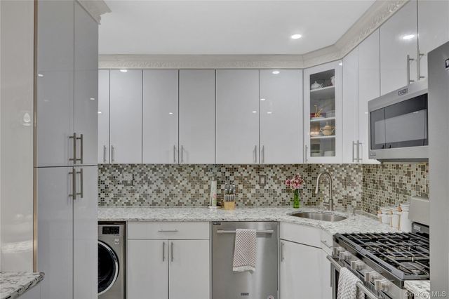 10749 117th Street, Richmond Hill, NY 11419