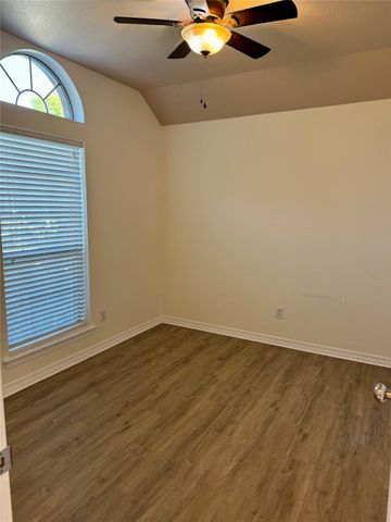 106 Wellington Court, Waxahachie, TX 75165