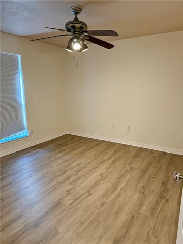 106 Wellington Court, Waxahachie, TX 75165