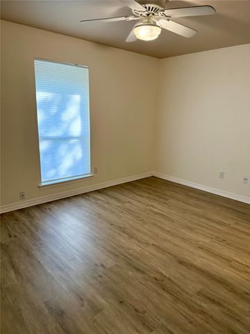 106 Wellington Court, Waxahachie, TX 75165