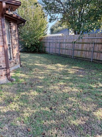 106 Wellington Court, Waxahachie, TX 75165