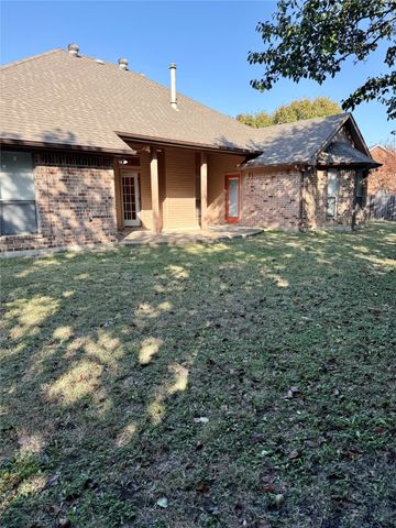 106 Wellington Court, Waxahachie, TX 75165