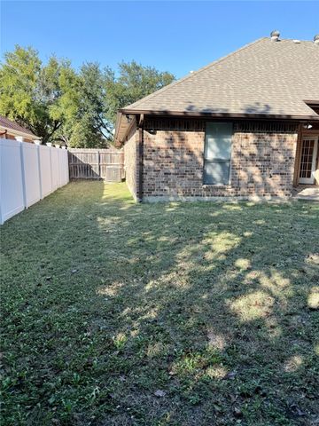 106 Wellington Court, Waxahachie, TX 75165
