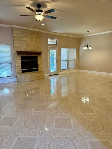 106 Wellington Court, Waxahachie, TX 75165