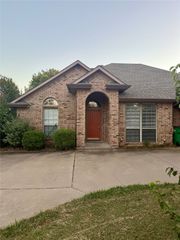 106 Wellington Court, Waxahachie, TX 75165