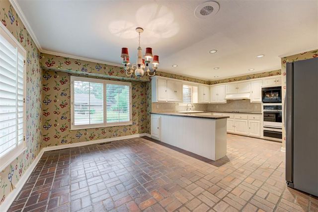 1433 Glenbrook Drive, Oklahoma City, OK 73118