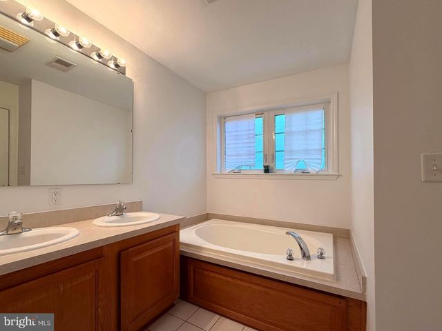 1986 RETTA GILLIAM CT SE, Washington, DC 20020