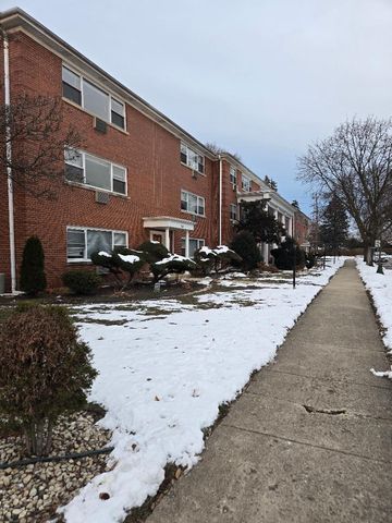 570 Princeton Street D2W, Des Plaines, IL 60016