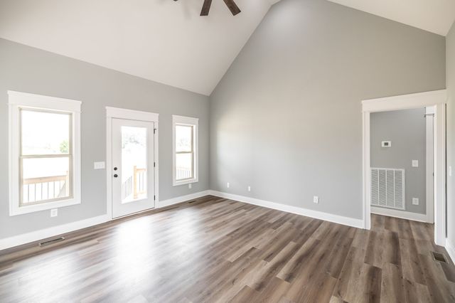 1200 Vickie Ln, Portland, TN 37148