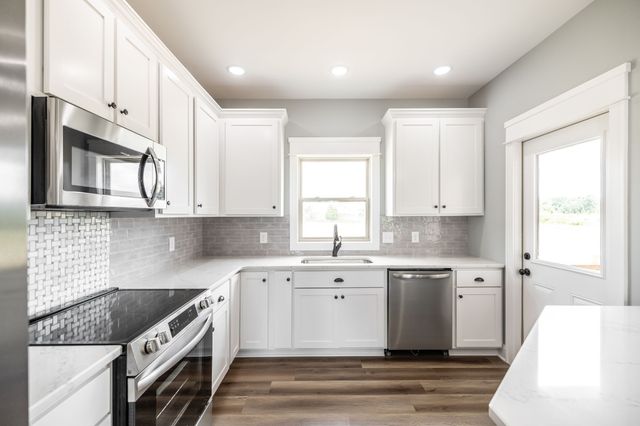 1200 Vickie Ln, Portland, TN 37148