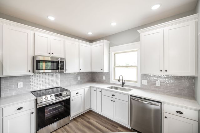 1200 Vickie Ln, Portland, TN 37148