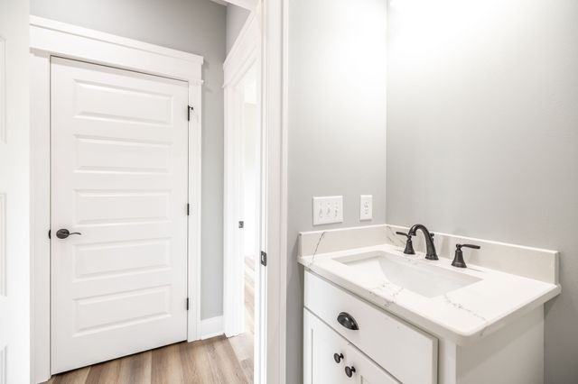 1200 Vickie Ln, Portland, TN 37148