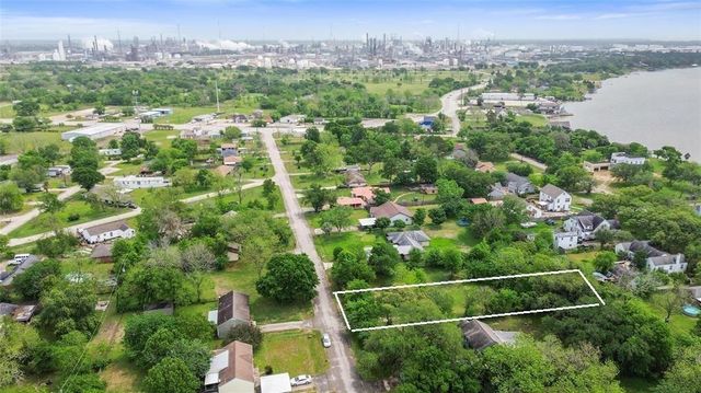 115 Cabaniss Avenue, Baytown, TX 77520