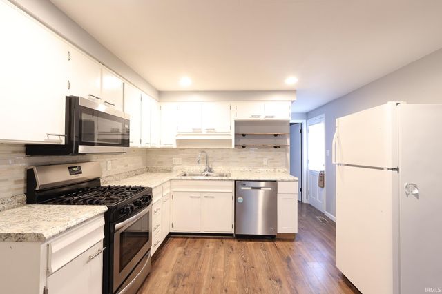 1418 Deveron Drive, New Haven, IN 46774