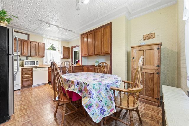 1520 Alverado Ave, Beechview, PA 15216