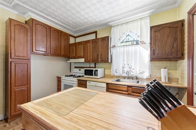 1520 Alverado Ave, Beechview, PA 15216