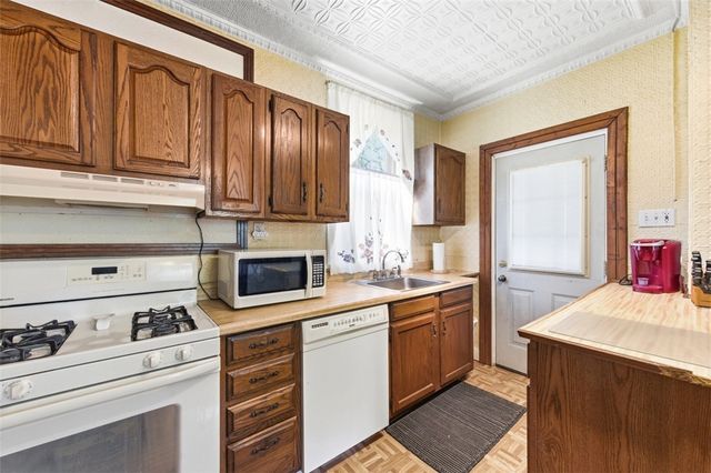 1520 Alverado Ave, Beechview, PA 15216