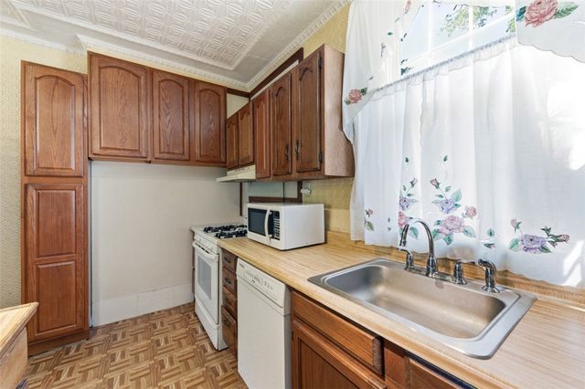 1520 Alverado Ave, Beechview, PA 15216