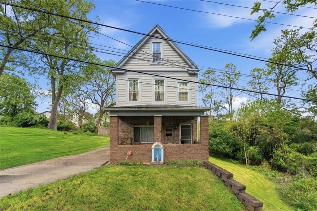 1520 Alverado Ave, Beechview, PA 15216