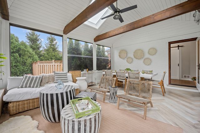 130 W Blackthorn Lane, Lake Forest, IL 60045