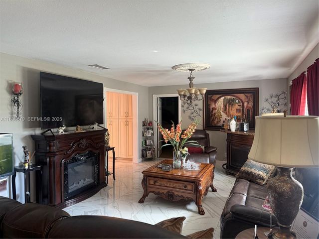 126 Sunflower Cir, Royal Palm Beach, FL 33411