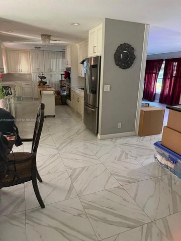 126 Sunflower Cir, Royal Palm Beach, FL 33411