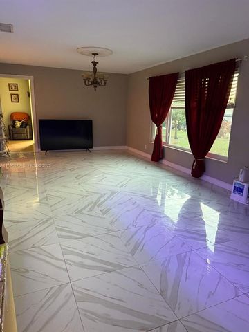 126 Sunflower Cir, Royal Palm Beach, FL 33411