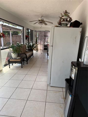 126 Sunflower Cir, Royal Palm Beach, FL 33411